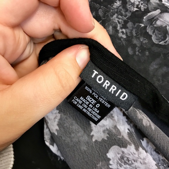 Torrid Floral And Cross Print High Low Top - Picture 4 of 4