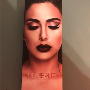 NEW HUDA BEAUTY lip contour kit vixen & famous