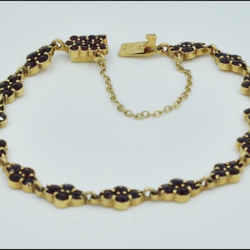 Beautiful 14K Gold Bracelet with garnetts.