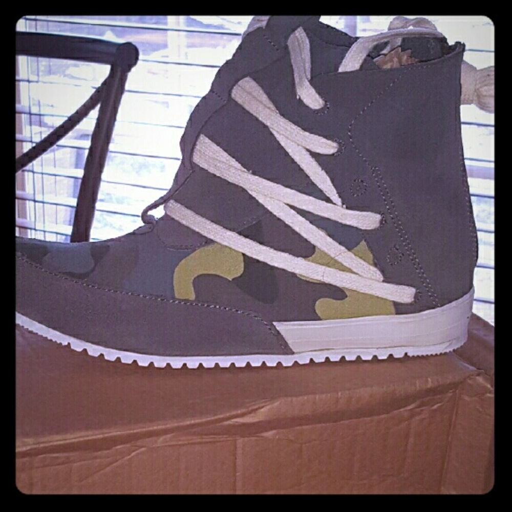 MCNDO camouflage sneaker boots