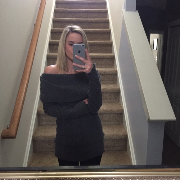 BCBGMaxazria- Wool off the shoulder sweater - Picture 5 of 6