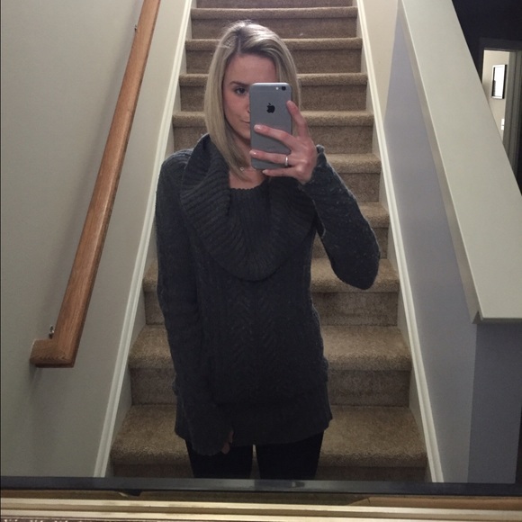 BCBGMaxazria- Wool off the shoulder sweater - Picture 6 of 6