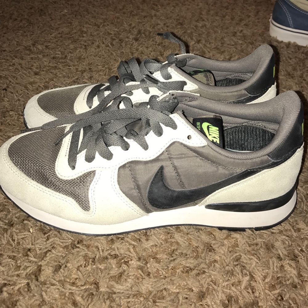 Nike internationalists LIKE NEW