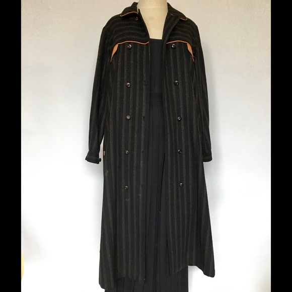 Vintage wool coat with leather trim - Picture 2 of 6