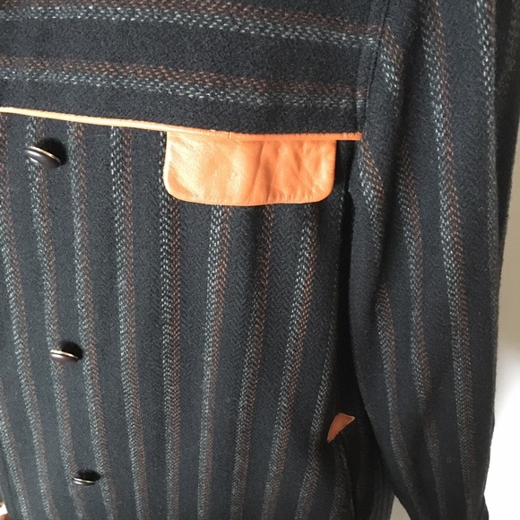 Vintage wool coat with leather trim - Picture 6 of 6