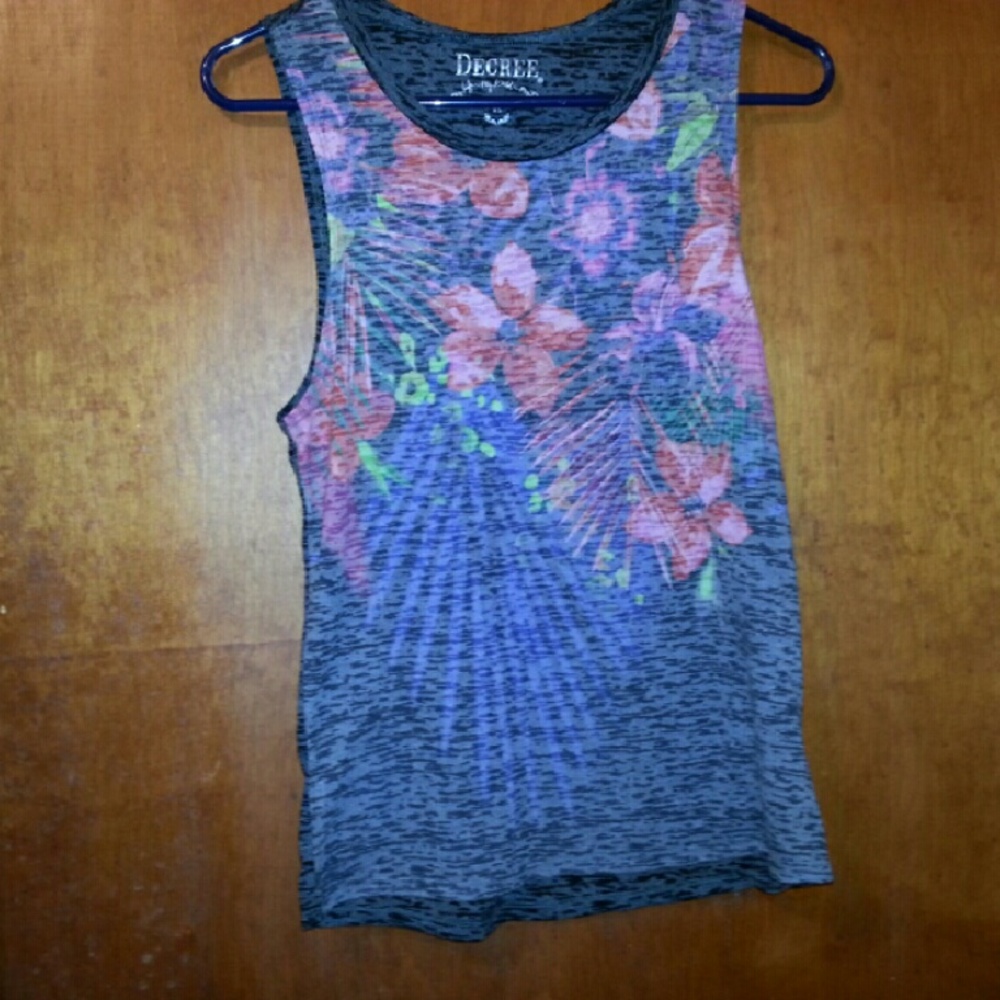 🐝Decree Sleeveless Tank🐝