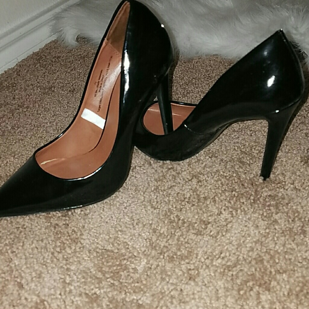 Basic black pump