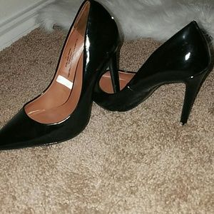 Basic black pump