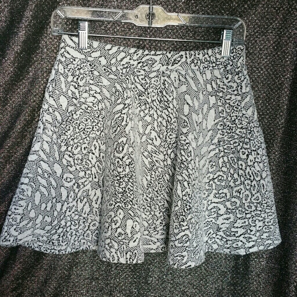 TOPSHOP Black & White Mini Skirt w/ Pockets, sz 6