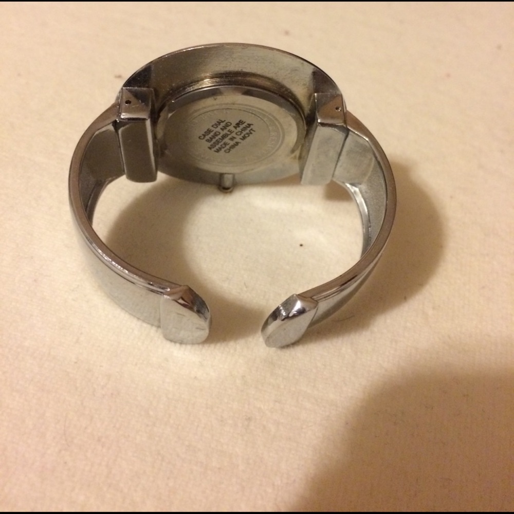 Pretty watch ❤️ - Picture 3 of 3