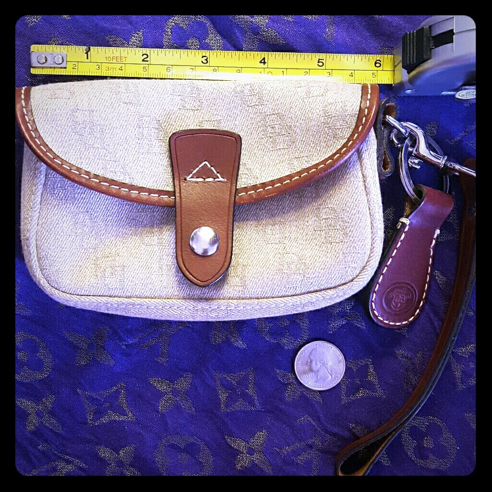 Dooney and bourke key holder