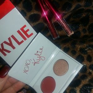 Kylie Jenner Smooch Mini Kit