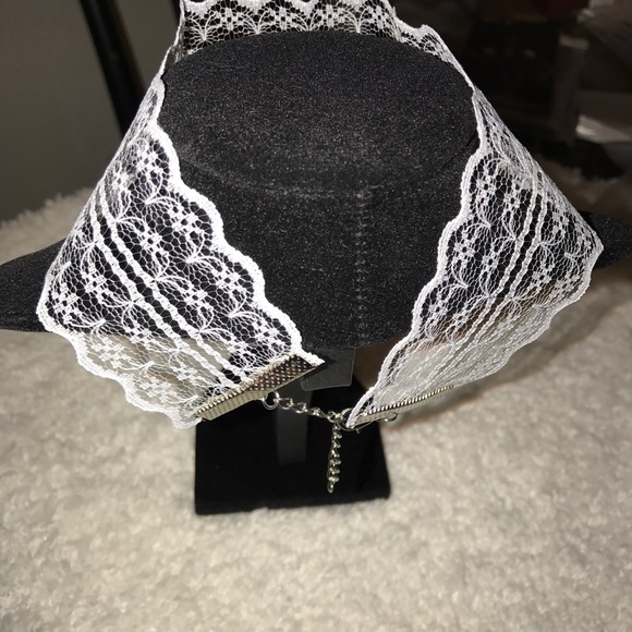 White Thick Lace Choker - Picture 3 of 3