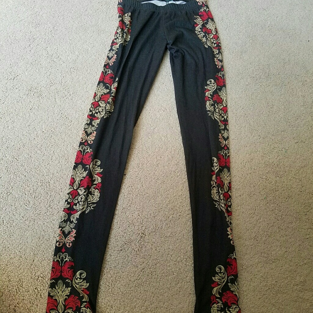 Floral design pattern leggings
