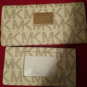 Micheal Kors wallet purse