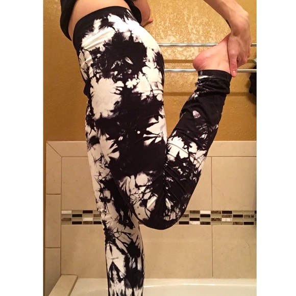 H&M Pants - H&M Kaleidoscope Tie-Dye Leggings