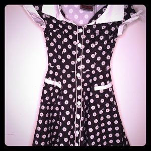 Voodoo Vixen Rockabilly dress with Daisies Small
