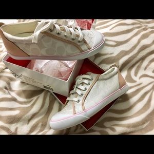 🚨 New Coach Barrett Sneakers White Pink Signature
