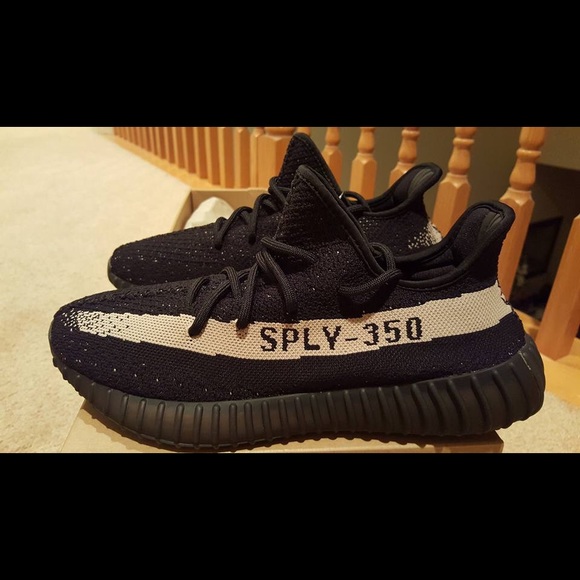 Yeezys size 9.5 Willing to trade for supreme - Picture 2 of 7