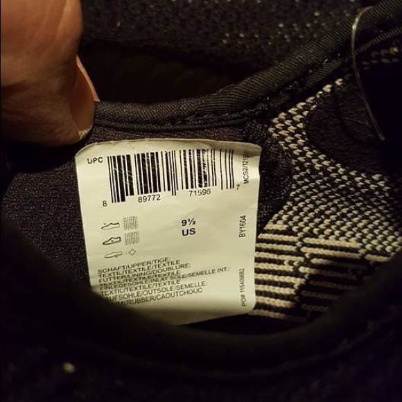 Yeezys size 9.5 Willing to trade for supreme - Picture 4 of 7