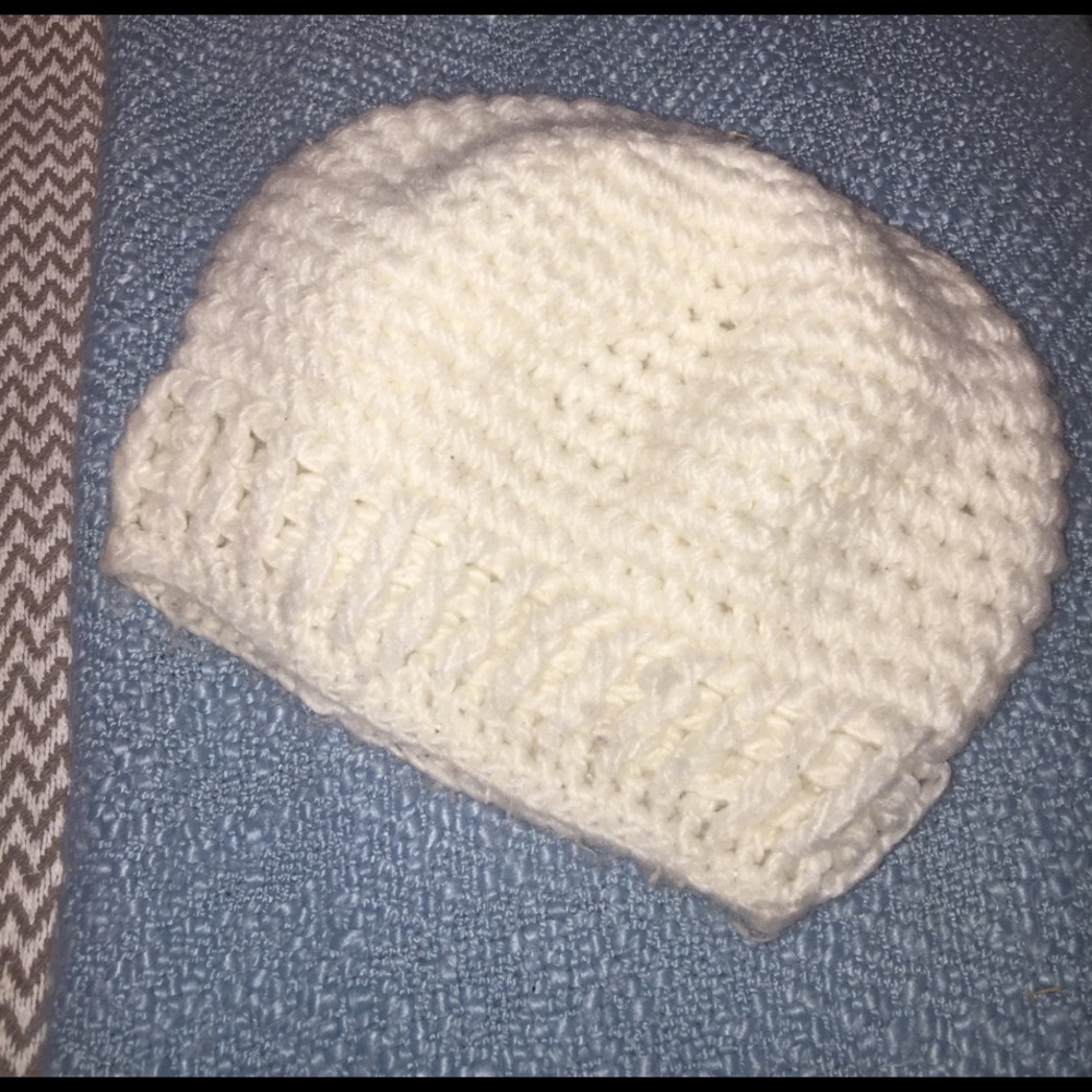 Creamy white beanie 💕