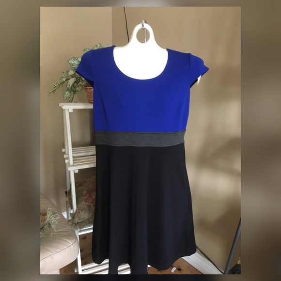 Cute & Comfortable Knit Dress. - Picture 1 of 3