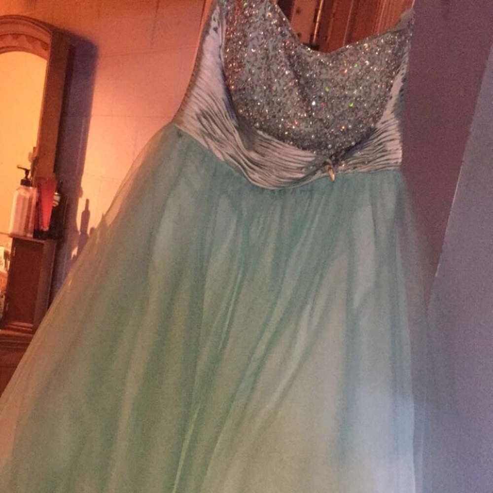 Gorgeous light blue/aqua Prom Dress😍