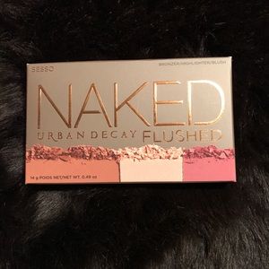 NEW! 💥 URBAN DECAY NAKED FLUSHED