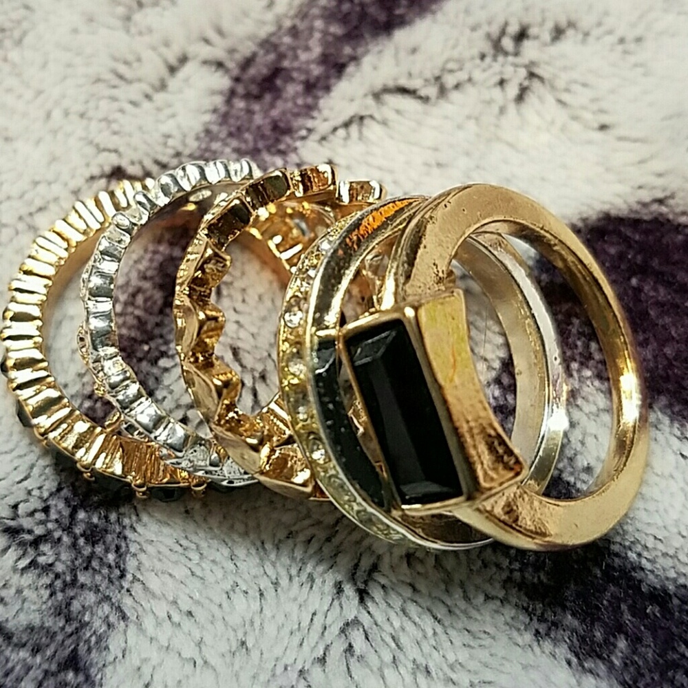 Avon Mark Set Of 5 Stackable Rings NEW IN BOX