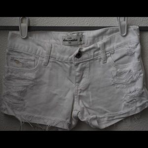 Girls whit jeans shorts
