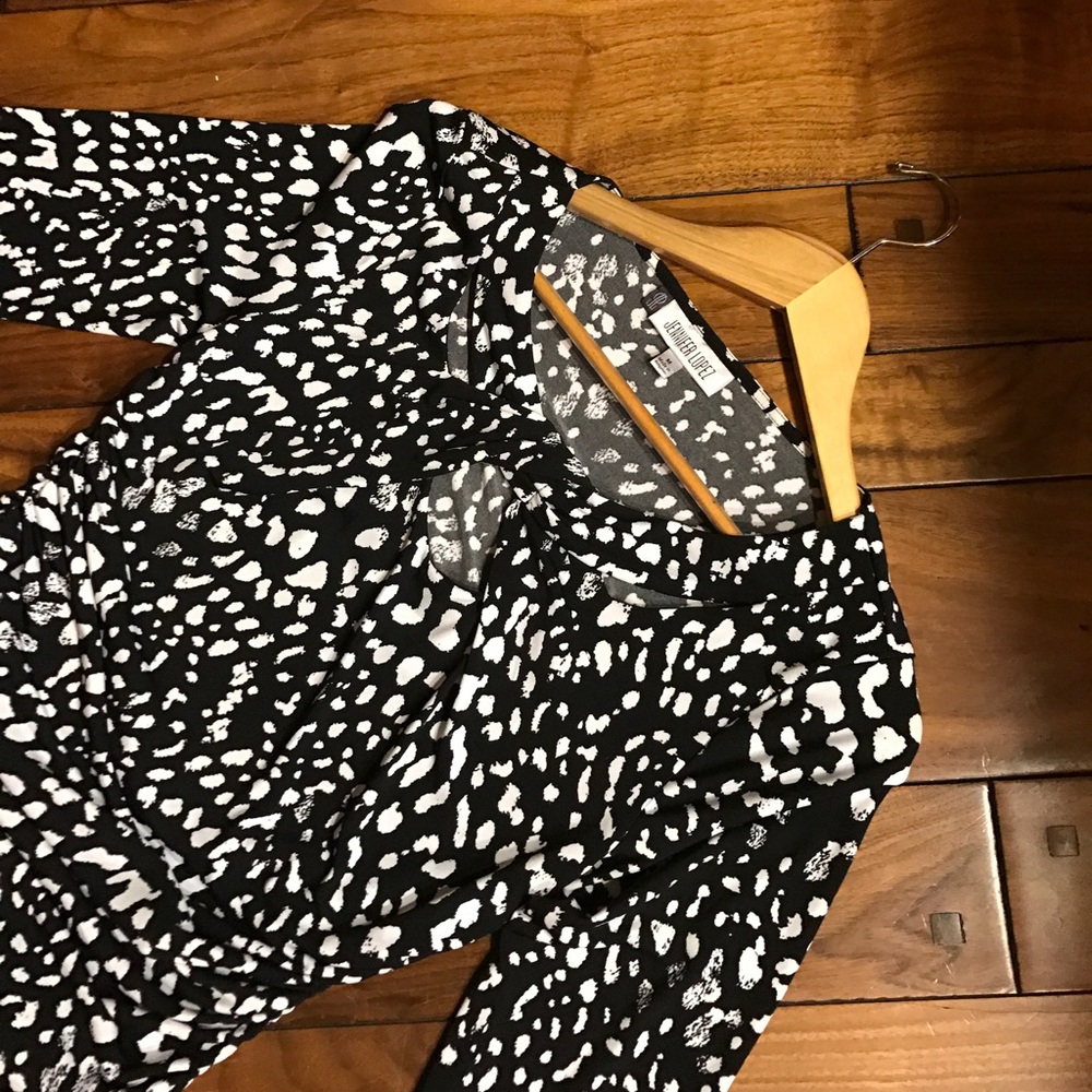 Jennifer Lopez 3/4 sleeves top