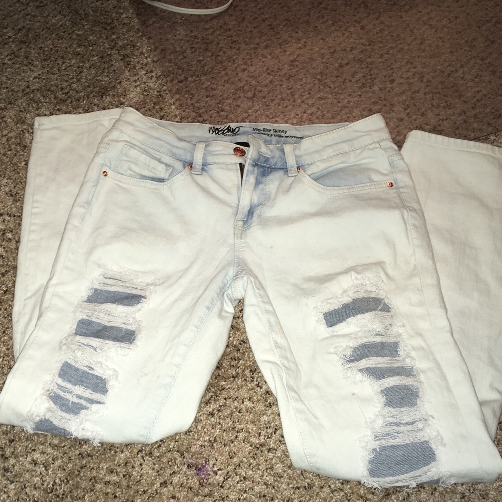 Mid-rise skinny jeans