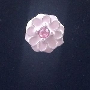 925. Sterling Silver Flower Stud.Earrings💕