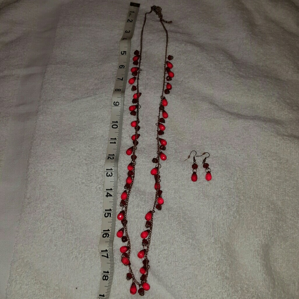 Necklace and earring set
