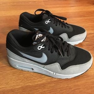 Nike Air max sneakers.