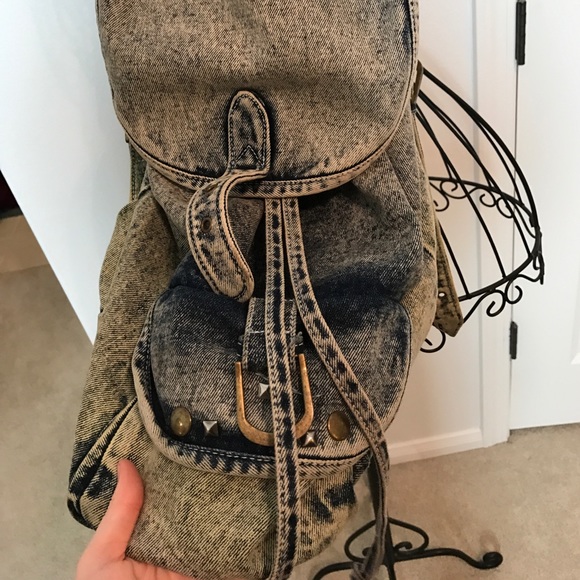 Back pack - Picture 2 of 2