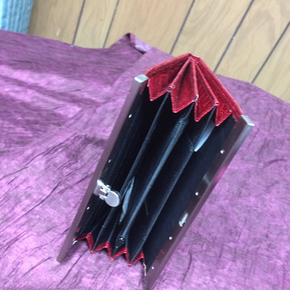 Clutch / Wallet - Picture 3 of 3