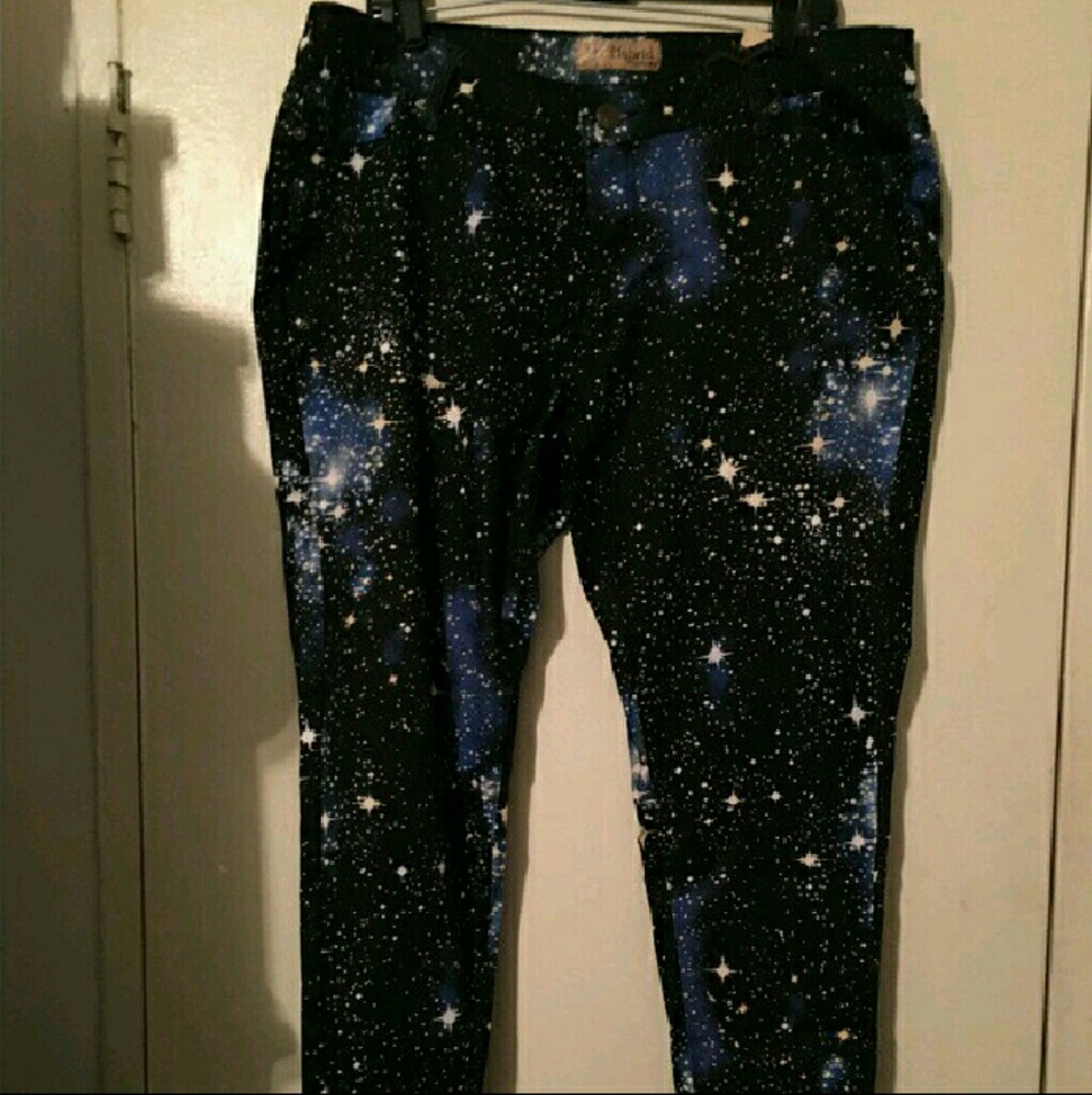 *SOLD*-- NWT-- Plus Size Cropped Galaxy Jeans