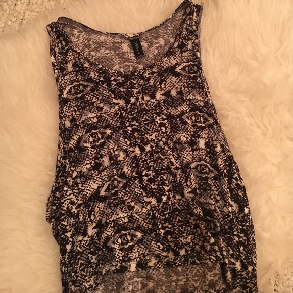 Nollie Tops - Snake print Nollie crop tank top