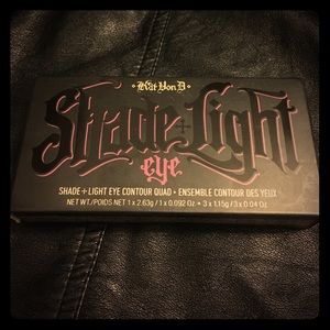 Kat von D Shade + Light eye contour quad in Plum
