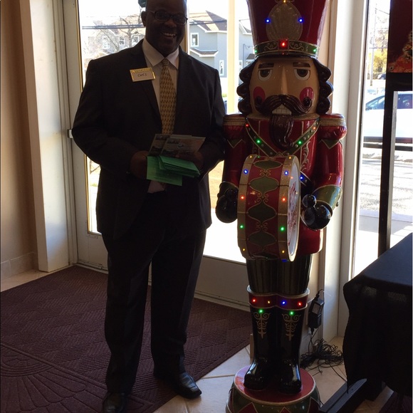 Meet your Posher, Carl - Picture 2 of 3