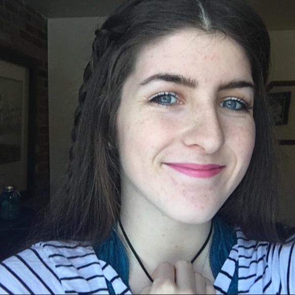 Meet your Posher, Rebecca - Picture 2 of 4