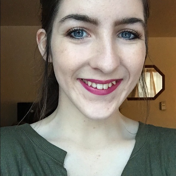 Meet your Posher, Rebecca - Picture 3 of 4