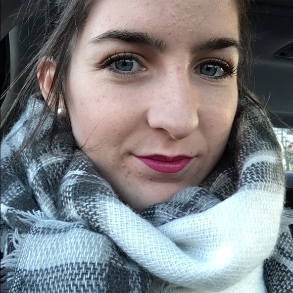 Meet your Posher, Rebecca - Picture 4 of 4