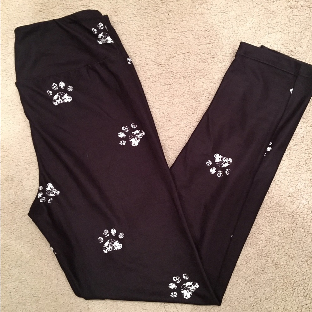 **** SOLD****** Paw print leggings