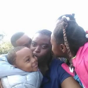 Meet your Posher, Manetta