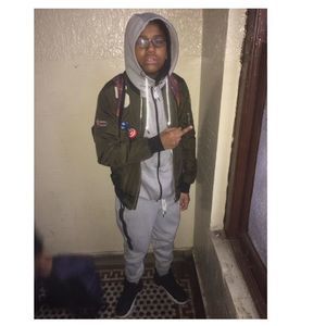 Meet your Posher, Derrick