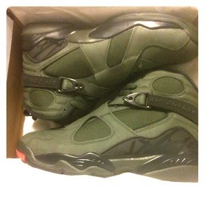 Size 8 takeoff 8s