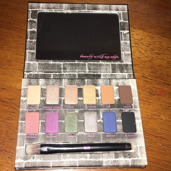 Urban Decay Nocturnal Shadow Box - Picture 2 of 2