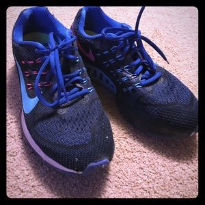 Nike tennis shoes-got a little paint on themSz 7.5